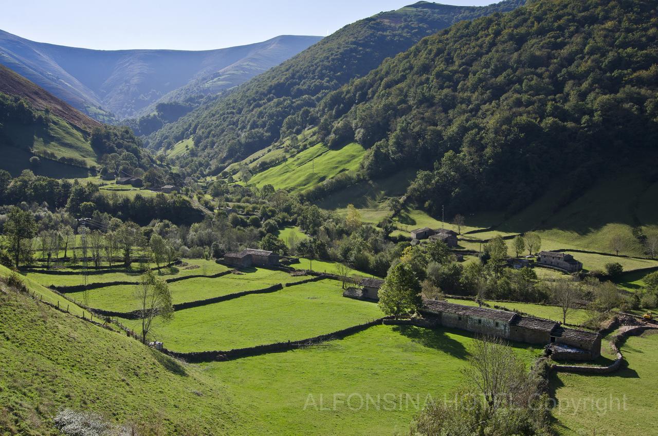 Hotel La Alfonsina Santibanez de Villacarriedo Exteriér fotografie